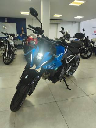 SUZUKI GSX-8S 